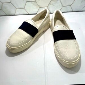 Ugg Woman’s Chayze White Leather Low Top Sneakers Size 7.5 Black Band